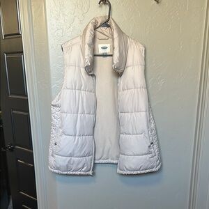 Old Navy Cream Quilted Puffer Vest